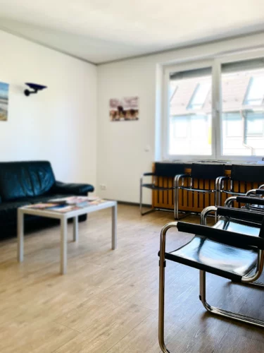 Wartebereich der MGK-Praxis Dr med. Stefan Hessenberger.